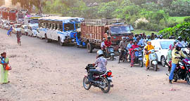 A long queue of vehicles at the Vikas Nagar railway crossing in Chandigarh
