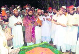 Devotees participate in the last rites of Haji Baba Gulam Gilani in Kaliyar