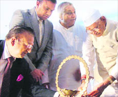 Governor Jagannath Pahadia inaugurates a shopping fair in Gurgaon on Monday.