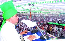 INLD chief Om Prakash Chautala addresses martyrs memorial conference at Mahendergarh.