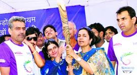Tosham MLA Kiran Choudhry and her daughter, Shruti Choudhry, MP, with the baton in Bhiwani.