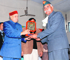 Chief Minister Prem Kumar Dhumal honours Col Jaswant Singh Chandel (retd) at Bilaspur for distinguished services to society.