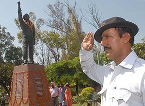 Jagdish Bhagat Singh salutes the statue of his idol Bhagat Singh on his birth anniversary in Khatkar Kalan in Nawanshahr