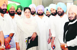 Capt Amarinder Singh, CLP leader Rajinder Kaur Bhattal and other Congress MLAs go to attend the Vidhan Sabha session in Chandigarh on Wednesday