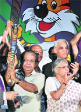 Delhi Chief Minister Sheila Dikshit (R), and lieutenant governor Tejindra Khanna (2R) cheer as the Queens Baton arrives in Delhi on Thursday. 