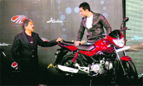 Vice-chairman and MD of Mahindra Group Anand Mahindra with actor Aamir Khan, who has been announced as brand ambassador of the company's newly-launched motorcycles Mojo and Stallio. 