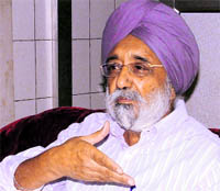 Gulzar Singh Brar, father of the victim, who was duped by a bank in Ludhiana