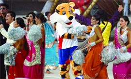 Shera along with other artistes enthrals audience at Jawaharlal Nehru Stadium in New Delhi on Sunday.