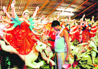 Artists prepare idols of Durga in Chandigarh