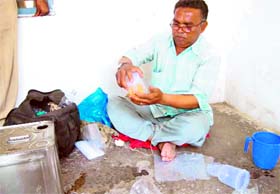 Samples of the spurious vanaspati ghee being taken from Jwalapur in Haridwar on Monday.