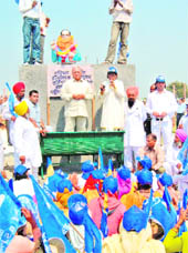 Bahujan Samaj Party (Kanshi Ram) supporters swarm Savindhan Sthal in Rohtak on Monday. 