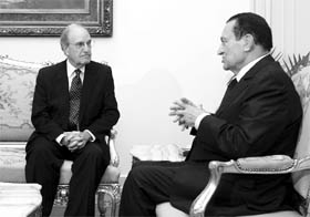 Arab League General Secretary Amr Mussa (left) met US Middle East envoy George Mitchell in Cairo recently to discuss the direct Palestinian-Israeli peace talks.