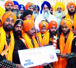 Bir Khalsa Gatka Dal being honoured by Akal Takht Jathedar Giani Gurbachan Singh in Amritsar on Tuesday