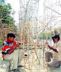 Artisans make effigies of Ravana, Kumbhkarna and Meghnath for Dushera 
