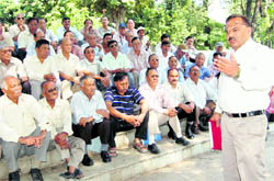 Shamsher Singh Bisht, president of the POBR, addresses 