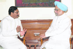 Uttarakhand Chief Minister Ramesh Pokhriyal Nishank talks to Prime Minister Manmohan Singh in New Delhi