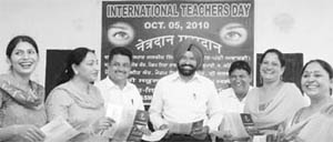 Teachers of Government Middle School, Chittevani village, who have pledged to donate their eyes. 