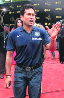 Tendulkar arrives in Bangalore to attend ICCs award ceremony on Wednesday.