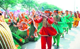 Students perform during the Zonal Youth Festival in Mata Harki Devi College for Women at Odhan in Sirsa.