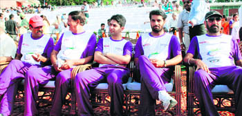 Umpire Satinder Sharma (second from right) rubs shoulders with shooter Abhinav Bindra (third from left)