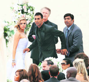 In Kambakht Ishq, Denise Richards plays a girl in love with Akshay