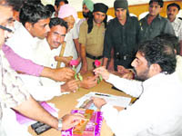 Villagers from Mallewala present a rose to minister Gopal Kanda at Sirsa 