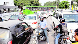Chaos due to non-functional traffic lights on the road separating Sectors 18 and 19.