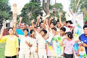 Budding cricketers celebrate Sachin Tendulkars century in Dehradun