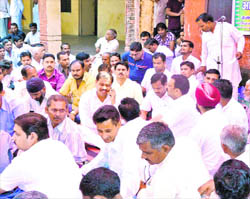 Farmers stage a dharna at City Magistrate office in Haridwar on Monday.