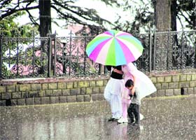 Residents of Shimla try to escape sudden rain with hailstorm