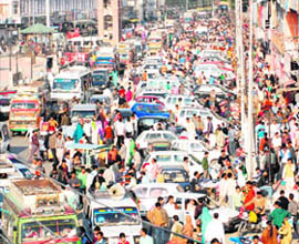 A heavy traffic at Lal Chowk in Srinagar on Monday.