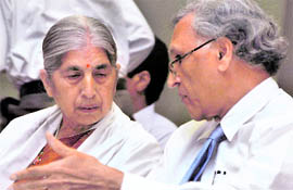 Punjab Health Minister Laxmi Kanta Chawla interacts with PAU VC Manjit Singh Kang during a function in Ludhiana.