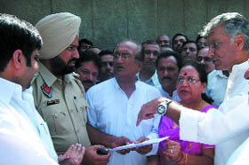 Congress MLA Sunil Jakhar, BJP leader Vijay Laxmi Bhadu and other representatives of different political parties talking to SHO, city police station, regarding activities of gangsters in Abohar on Tuesday.