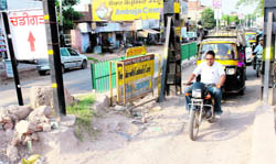 Traffic moves on an unmotorable road near Rajpura flyover
