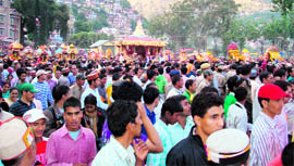 The chariot of Raghunathji being pulled by hundreds of devotees at Dhalpur Maidan in Kullu on Sunday.