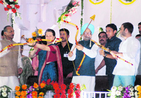 Prime Minister Manmohan Singh, UPA chairperson Sonia Gandhi and Congress general secretary Rahul Gandhi at a Dasehra function in New Delhi on Sunday.