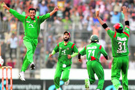 Bangladesh players celebrate the dismissal of New Zealands Andy McKay in the ODI in Dhaka on Sunday.