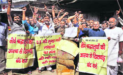 Residents of Haridwar protest against the closure of the Ganga by Uttar Pradesh authorities;