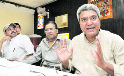 Suresh Bhai of the Nadi Bachao Andolan addresses the media in Dehradun