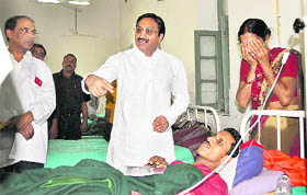Chief Minister Ramesh Pokhriyal Nishank meets a patient during a surprise visit to the Doon Hospital on Thursday.