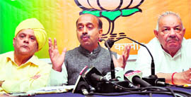 Vijay Goel, National General Secretary of the BJP and other party leaders address mediapersons in Jammu on Thursday.