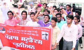 Members of the Punjab Students’ Union protest outside the Ludhiana Deputy Commissioner’s office