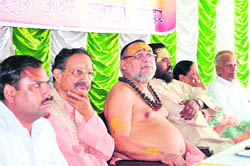 Former Chief Minister BC Khanduri and Shankaracharya Jagadguru Raj Rajeshwaram at the concluding ceremony of Acharya Kunwar Chandraprakash Singh Janamshati Varsh in Haridwar 