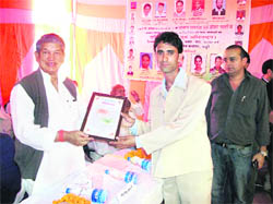 MPG College student union president felicitates Union minister Harish Rawat in Mussoorie 