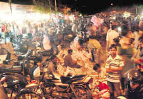 Throwing all security norms to winds, people throng Sector 22 market, adjoining Kiran Theatre, in a large number these days, particularly on weekends. 