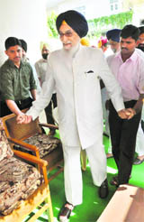 Governor of Tamil Nadu Surjit Singh Barnala during his 86th birthday celebrations in Patiala, on Sunday