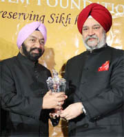 Vikramjit Singh Sahney gets the Sikh Heritage award for leadership in New Delhi.