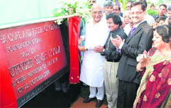 Chief Minister Bhupinder Singh Hooda lays the foundation stone for a 200-bed Cancer Care and Research Centre in Faridabad. 
