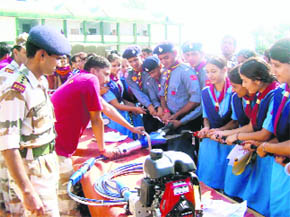 Members of the Bathinda-based NDRF demonstrate techniques of relief and rescue operations during natural calamities, on the premises of Arya Government College at Nurpur on Tuesday. 