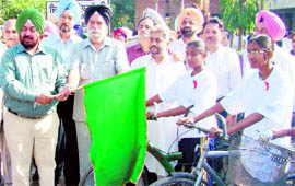 A cycle rally being flagged off at Ropar.